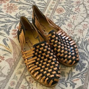 Comfortiva Black and Tan Woven Loafers